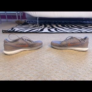 Nike shoes gently used